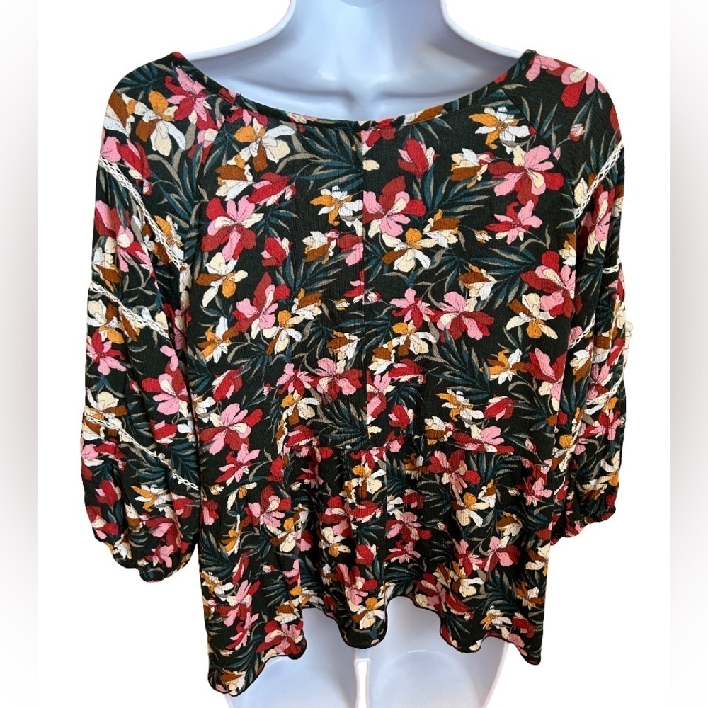 WILLOW & ROOT FLORAL WOVEN TOP - Picture 4 of 5